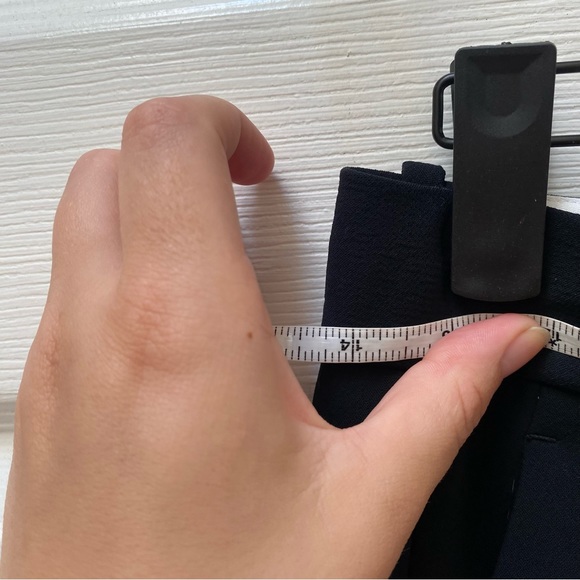 Aritzia Effortless Pants Trousers in size 4 - Picture 6 of 6